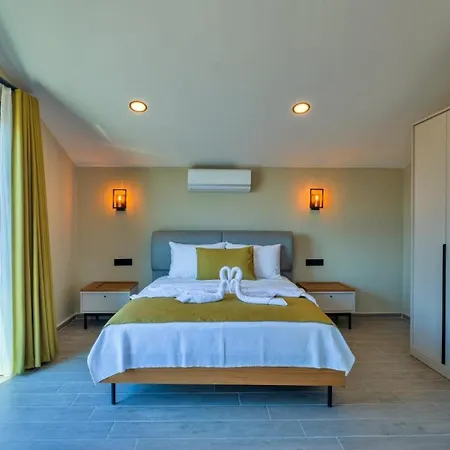 4 Bedroom 2855 Villa