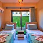 4 Bedroom Vila *