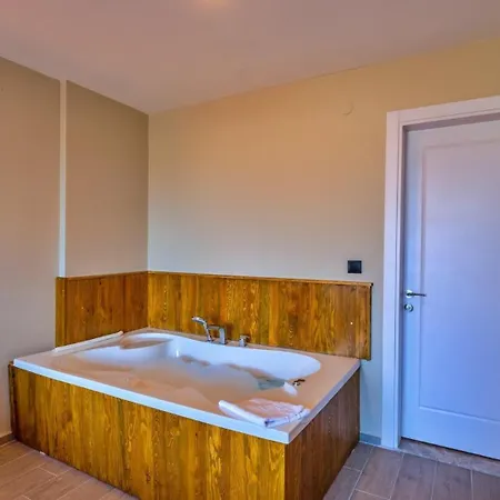 4 Bedroom *