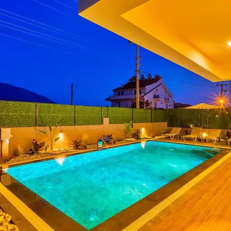 4 Bedroom Villa *