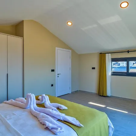 Villa 4 Bedroom *